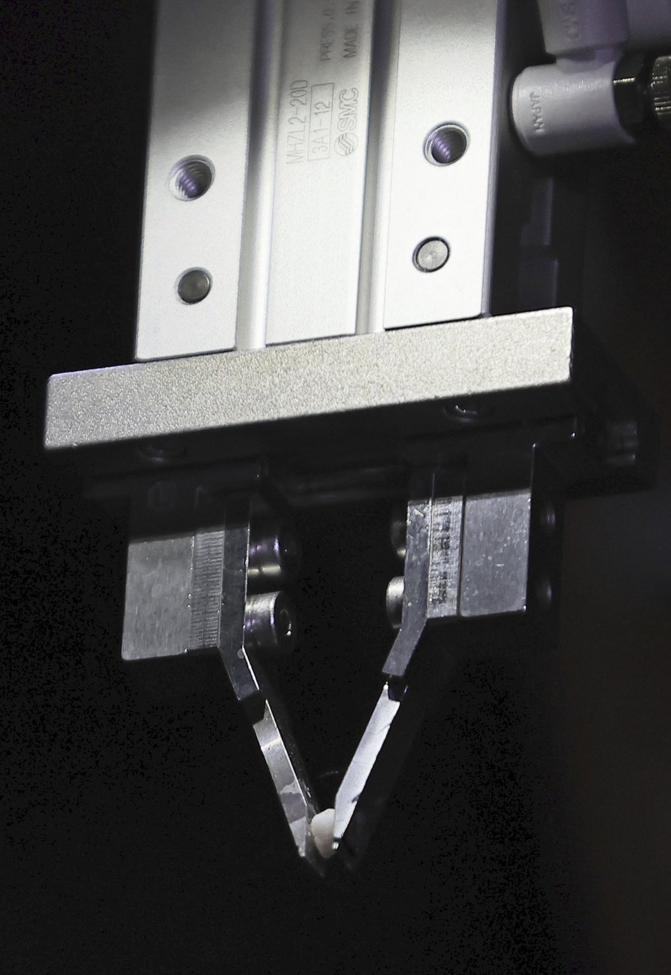 A tiny grain of nuclear fuel is pulled from ruined Japanese nuclear plant, in a step toward cleanup | iNFOnews.ca