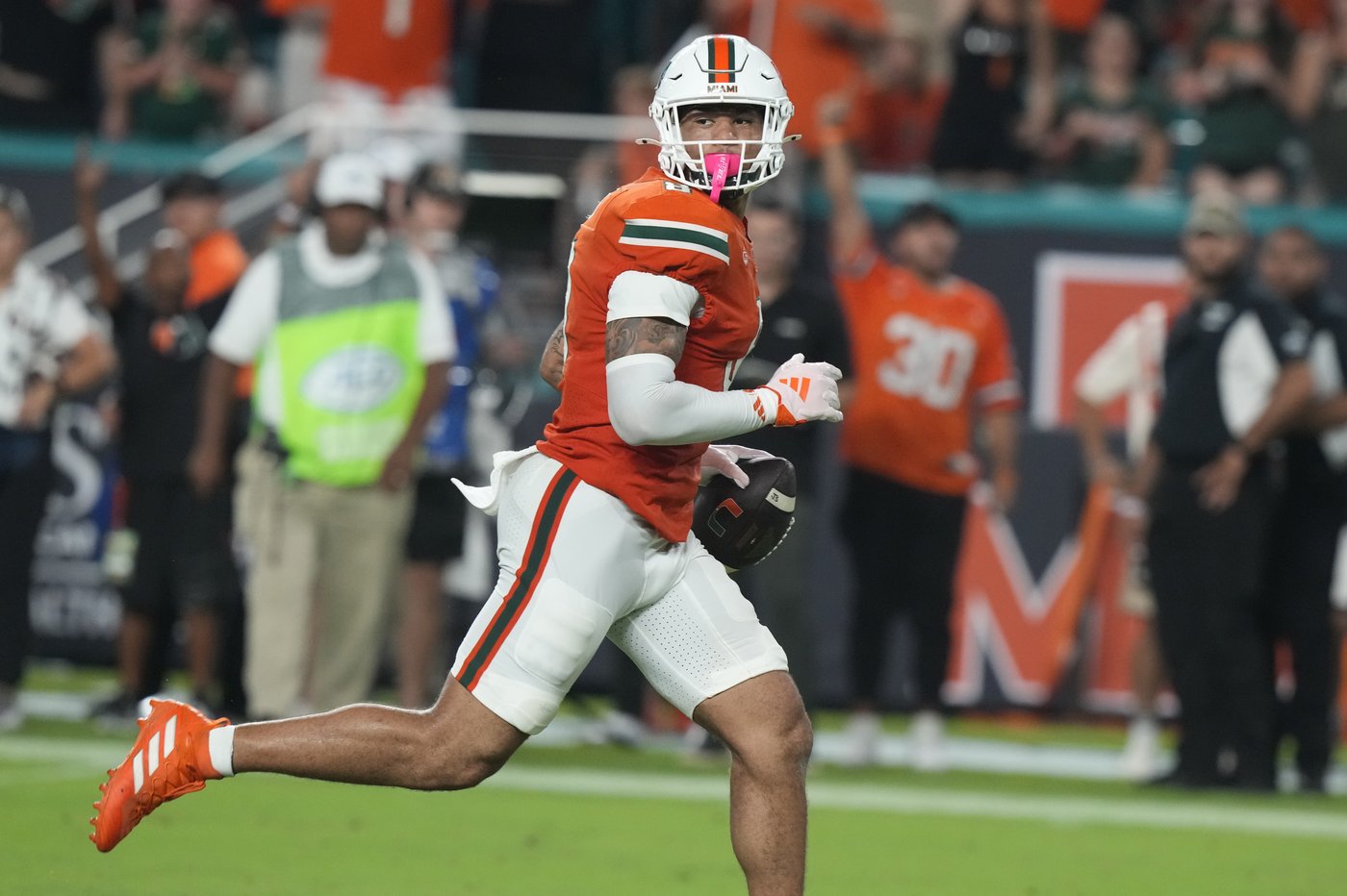 No. 7 Miami survives Virginia Tech 38-34 to remain unbeaten after Hail Mary TD overturned | iNFOnews.ca