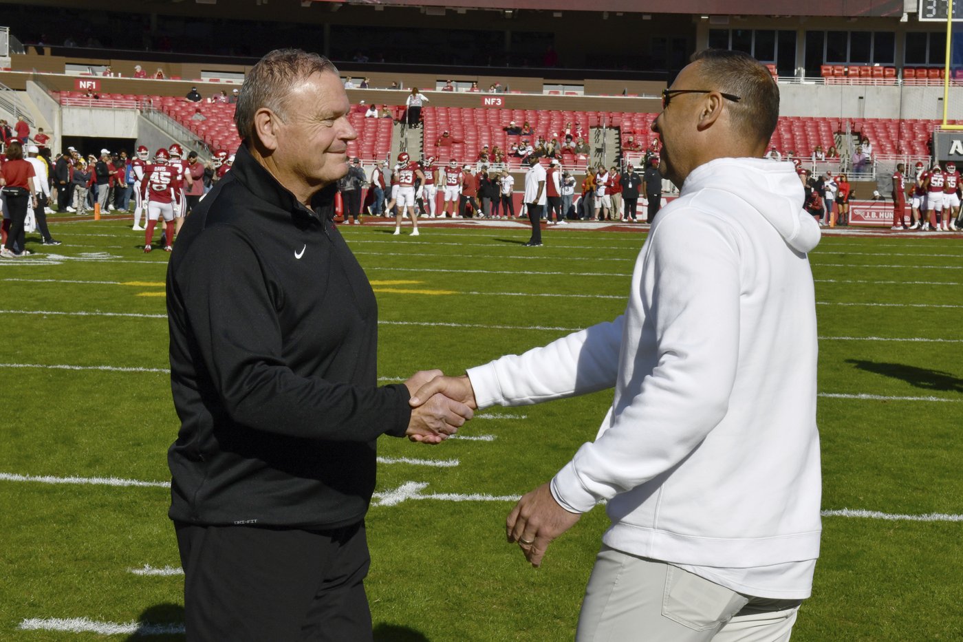 Ewers' two touchdowns, Texas' defense lead No. 3 Longhorns past Arkansas 20-10 | iNFOnews.ca