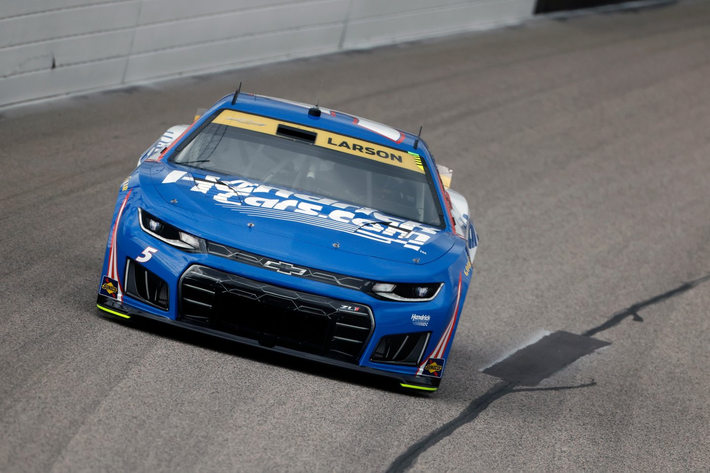 Kyle Larson storms to a dominant Kansas win, tightening his grip on the NASCAR Cup Series title race | iNFOnews.ca Kyle Larson storms to a dominant Kansas win, tightening his grip on the NASCAR Cup Series title race | iNFOnews.ca