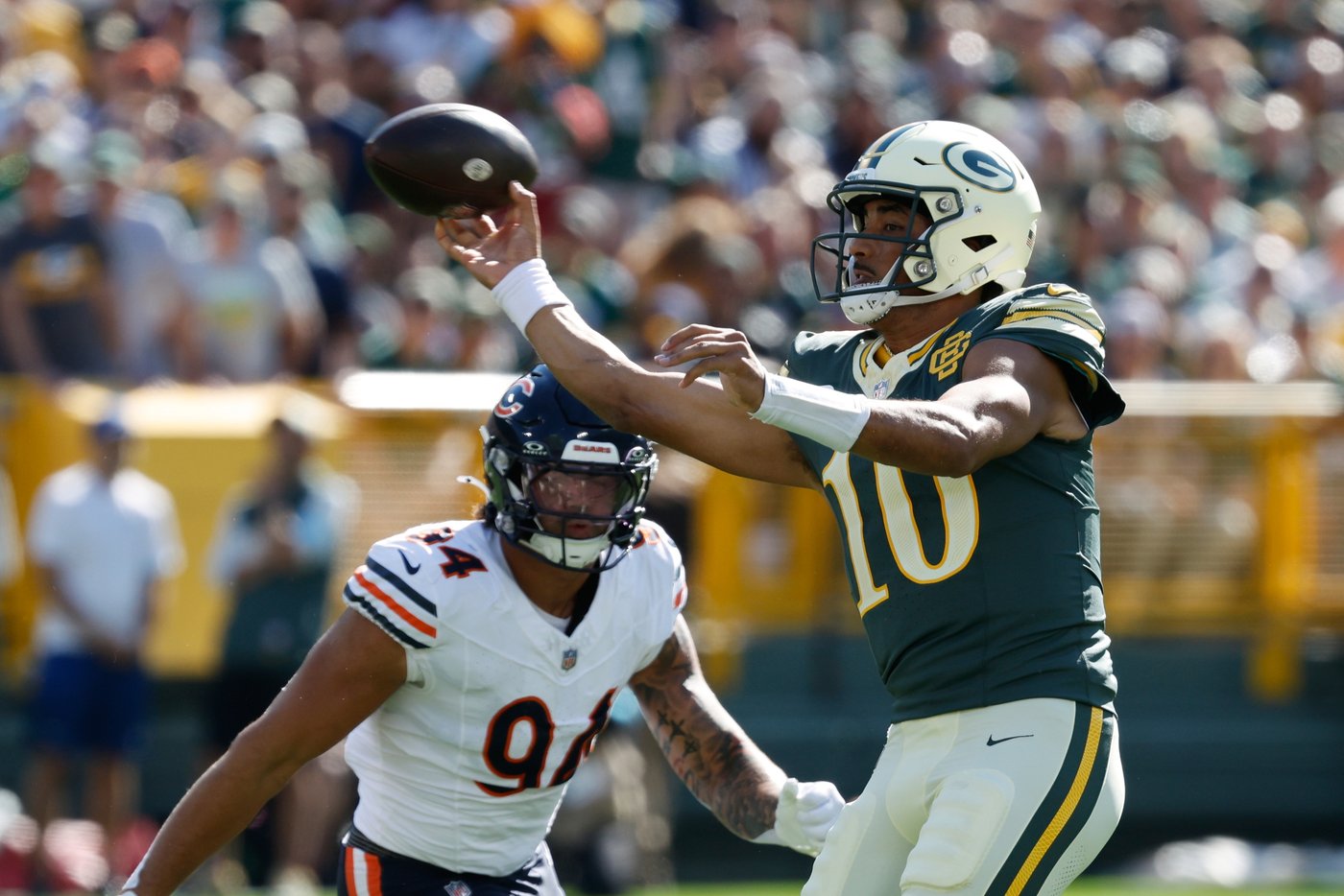 Love-Watson connection helps Packers take some revenge on Bears with a 31-7 rout | iNFOnews.ca
