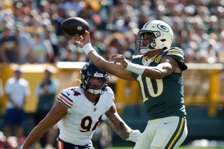 Love-Watson connection helps Packers take some revenge on Bears with a 31-7 rout | iNFOnews.ca