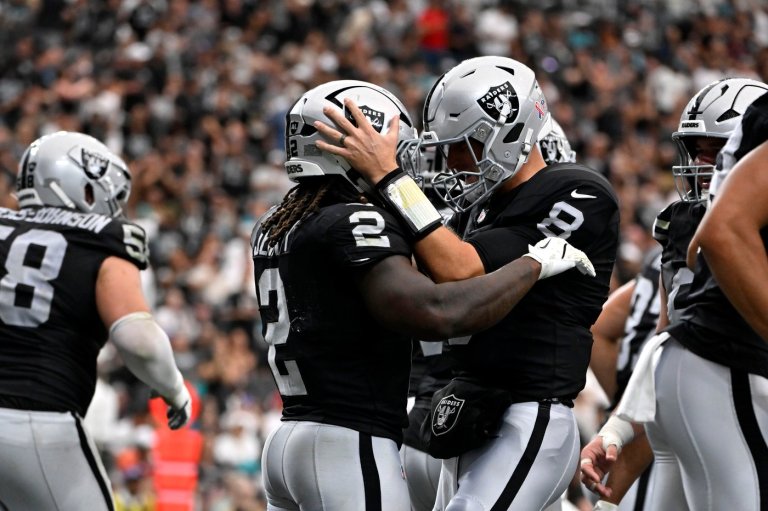 Kirk Cousins hits 301 career TD passes as Raiders open the season with a 27-13 win over Dolphins | iNFOnews.ca