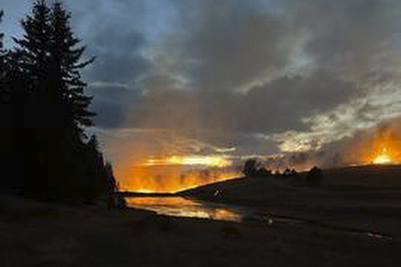 Fire destroys 1 home and forces the evacuation of 700 others in a Colorado subdivision | iNFOnews.ca