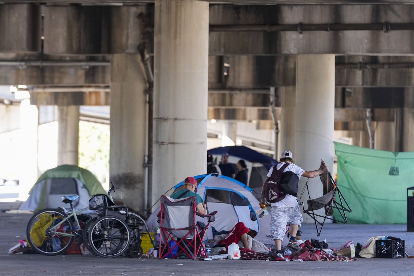 Before Taylor Swift show in New Orleans, a homeless encampment is forced to move | iNFOnews.ca