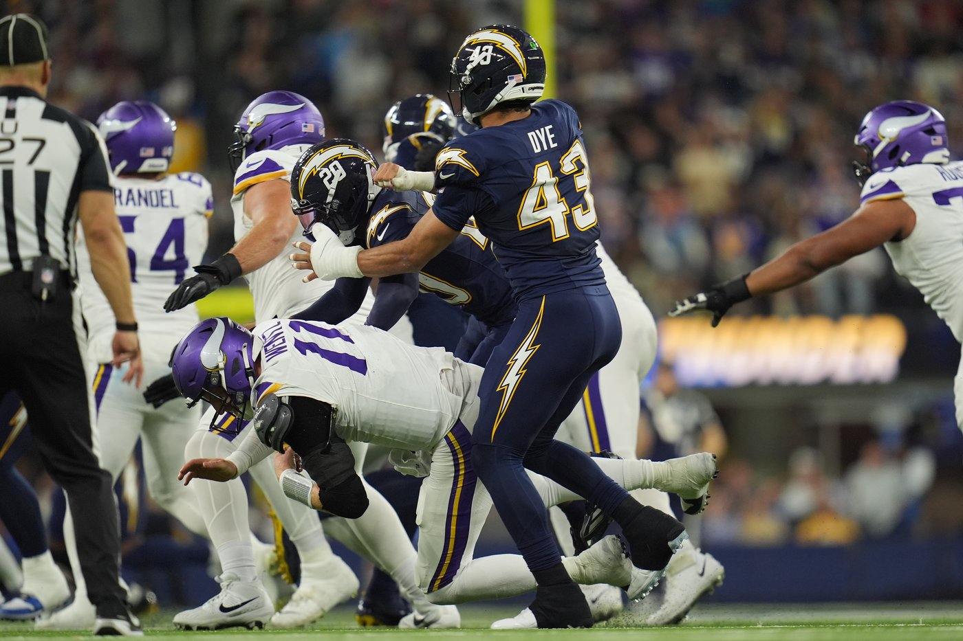 Vikings' Carson Wentz to IR with shoulder injury that requires season-ending surgery, AP source says | iNFOnews.ca Vikings' Carson Wentz to IR with shoulder injury that requires season-ending surgery, AP source says | iNFOnews.ca