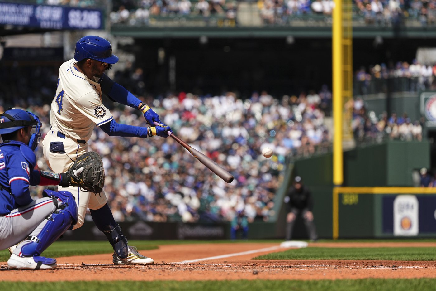 Raleigh homers for 3rd straight game to give Mariners 3-1 win, sweep of Rangers | iNFOnews.ca