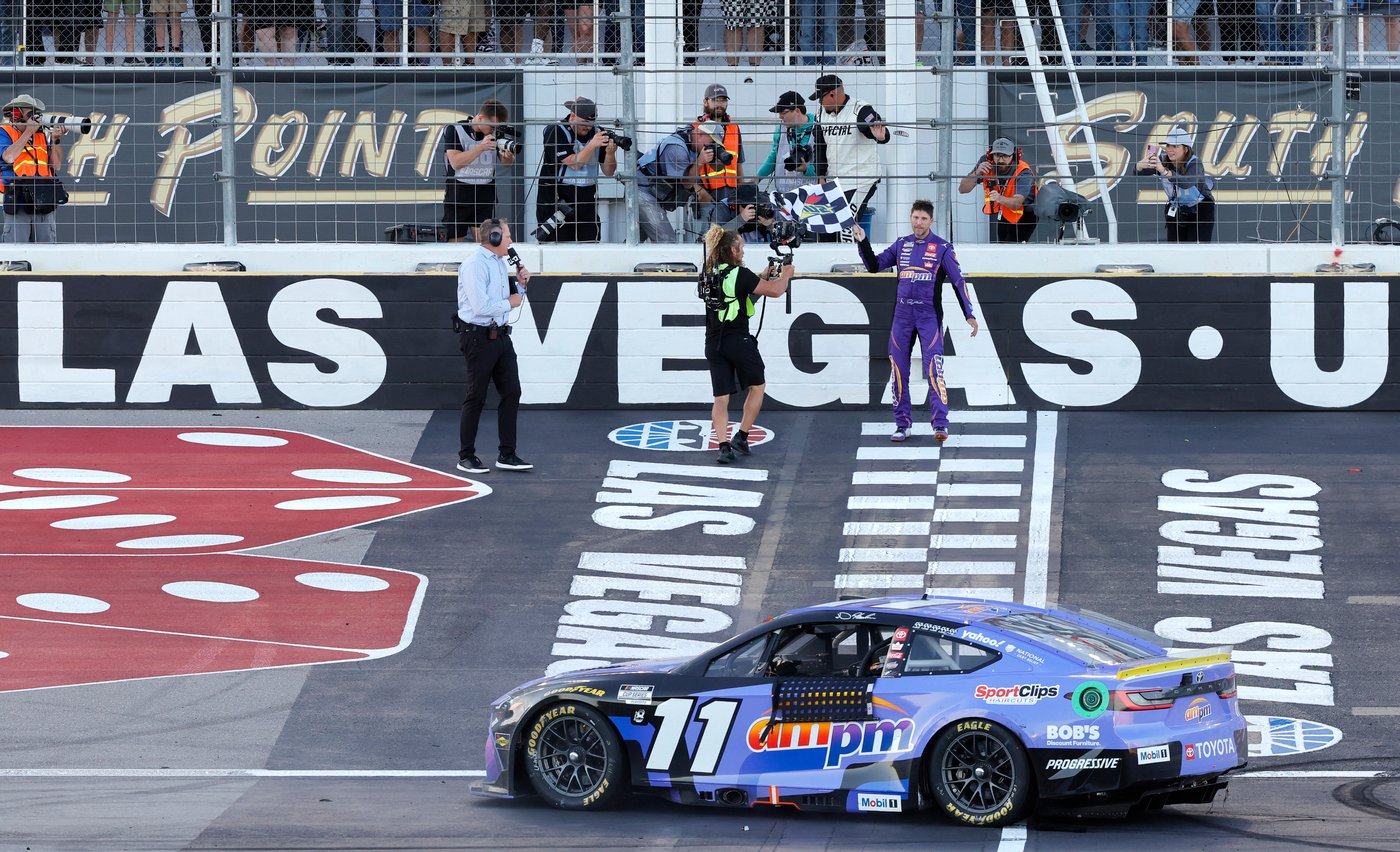 Denny Hamlin races for his dying father's last chance to see him win a NASCAR championship | iNFOnews.ca Denny Hamlin races for his dying father's last chance to see him win a NASCAR championship | iNFOnews.ca