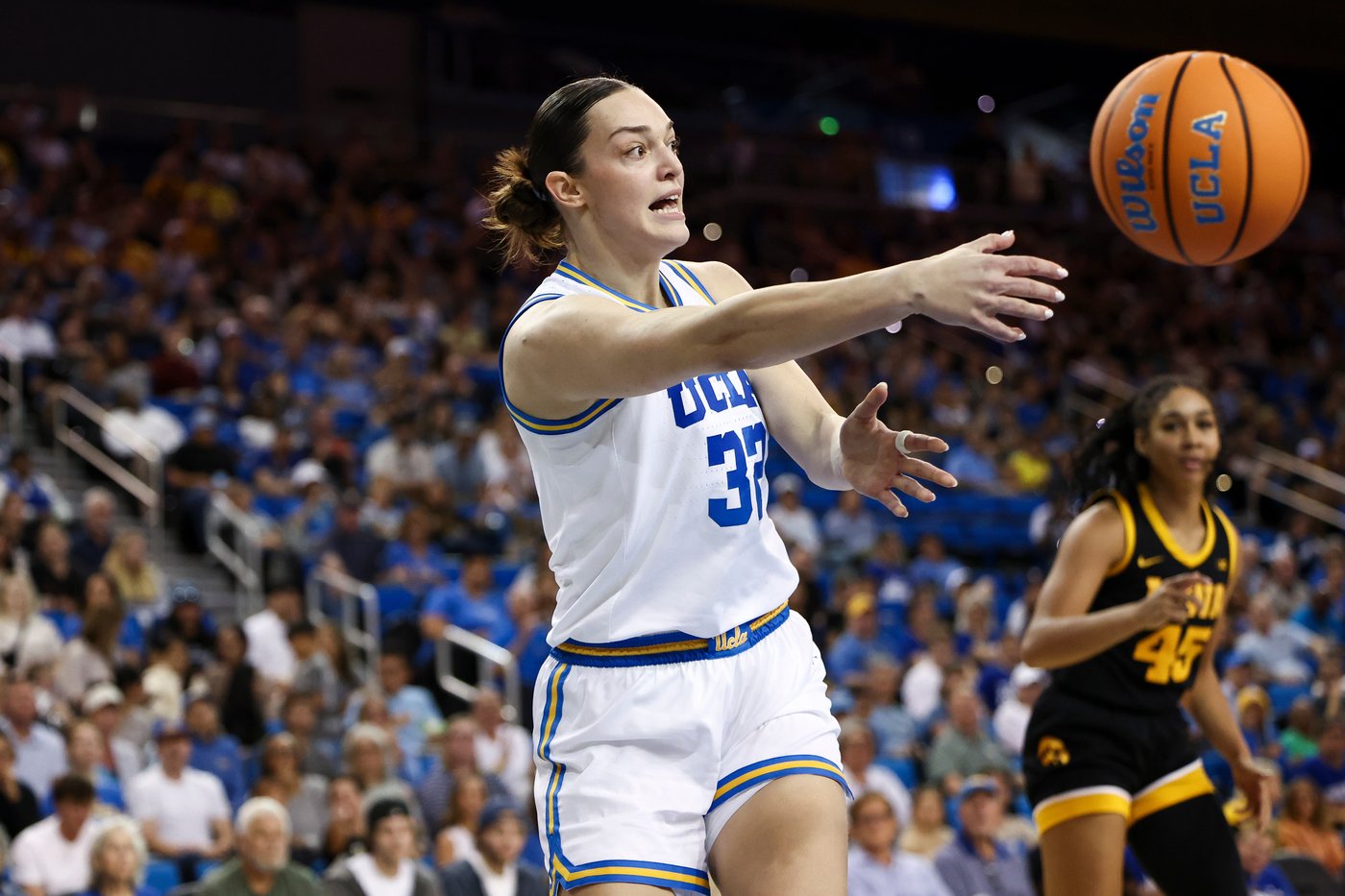 Angela Dugalic shines as No. 2 UCLA cruises past No. 8 Iowa, extends win streak to 15 | iNFOnews.ca Angela Dugalic shines as No. 2 UCLA cruises past No. 8 Iowa, extends win streak to 15 | iNFOnews.ca