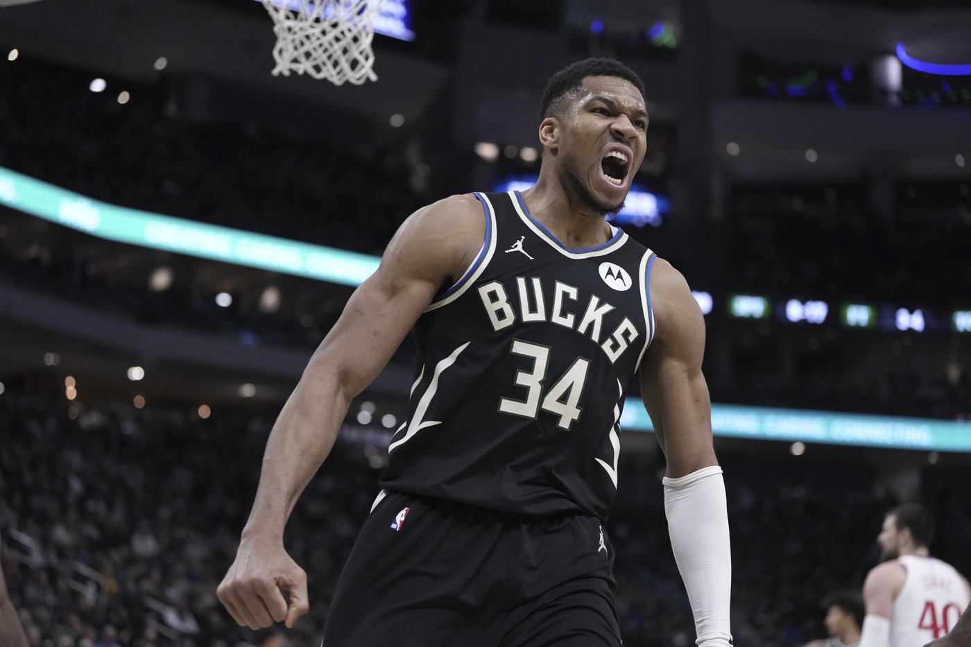 Antetokounmpo returns and Bucks use 4th-quarter rally to beat Clippers 116-110 | iNFOnews.ca Antetokounmpo returns and Bucks use 4th-quarter rally to beat Clippers 116-110 | iNFOnews.ca
