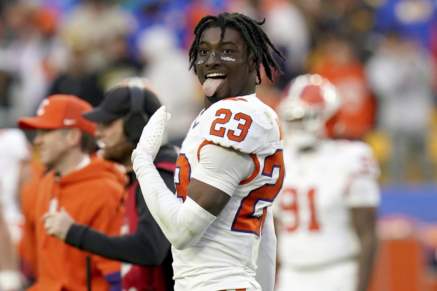 Klubnik's late touchdown run helps No. 17 Clemson escape with a 24-20 win over Pitt | iNFOnews.ca