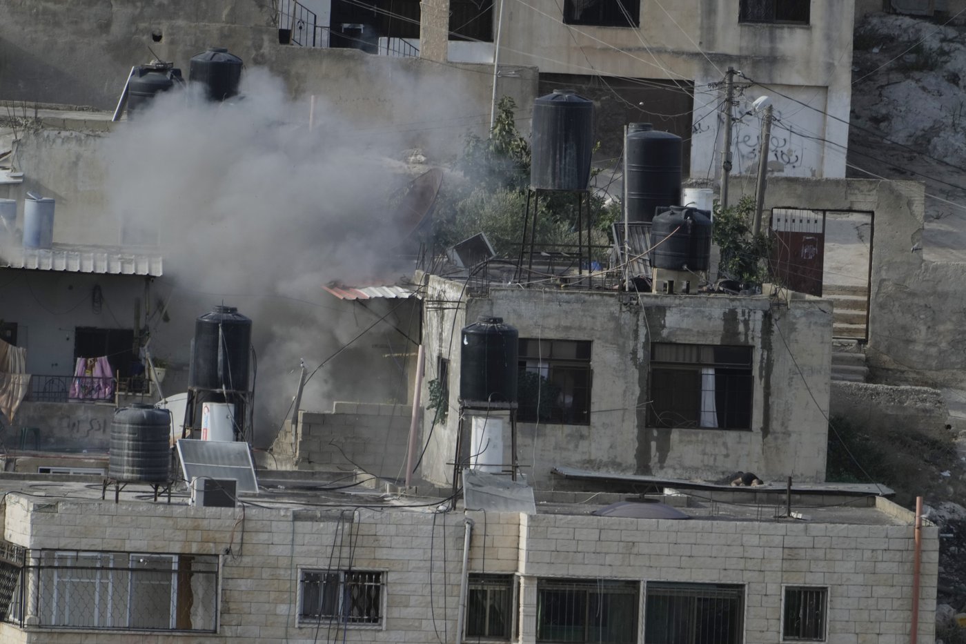 Israeli soldiers pushed 4 apparently lifeless bodies from roofs during a West Bank raid | iNFOnews.ca