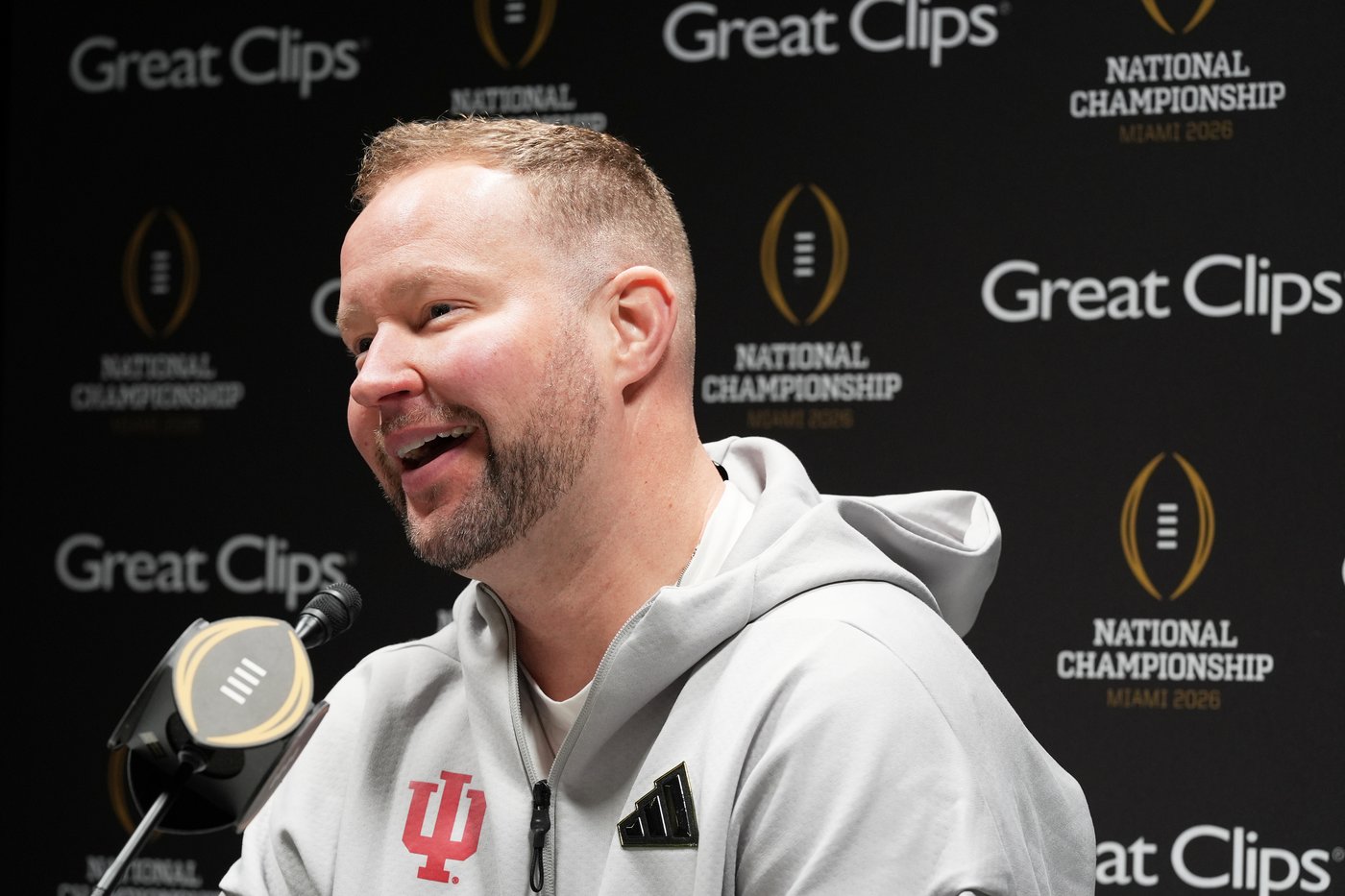 Indiana defensive coordinator Bryant Haines wins Broyles Award for top assistant coach | iNFOnews.ca