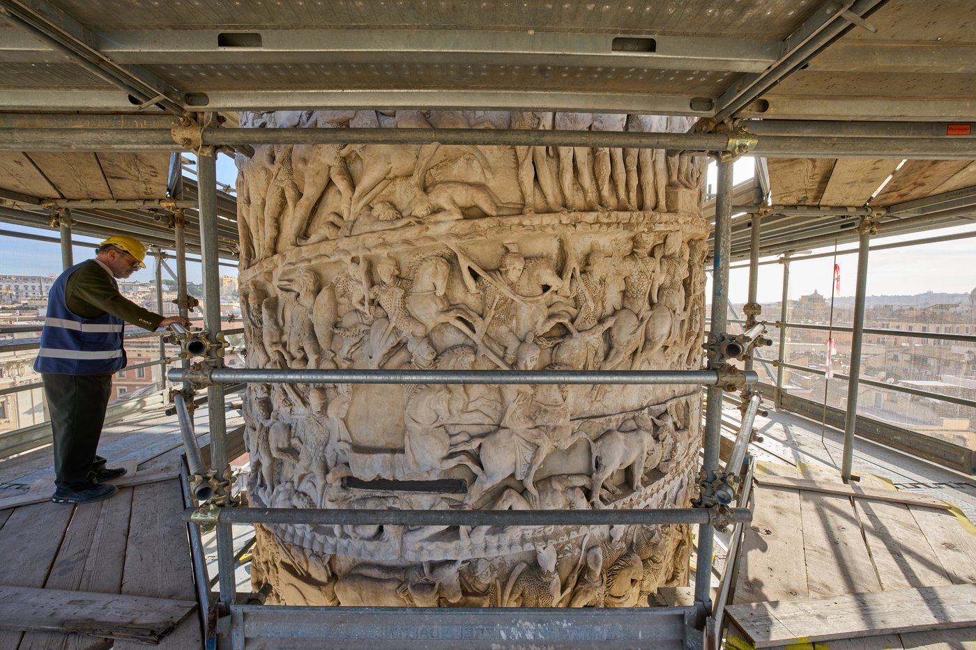 Restorers swap brushes for lasers in the first restoration of an iconic Roman monument in 40 years | iNFOnews.ca Restorers swap brushes for lasers in the first restoration of an iconic Roman monument in 40 years | iNFOnews.ca