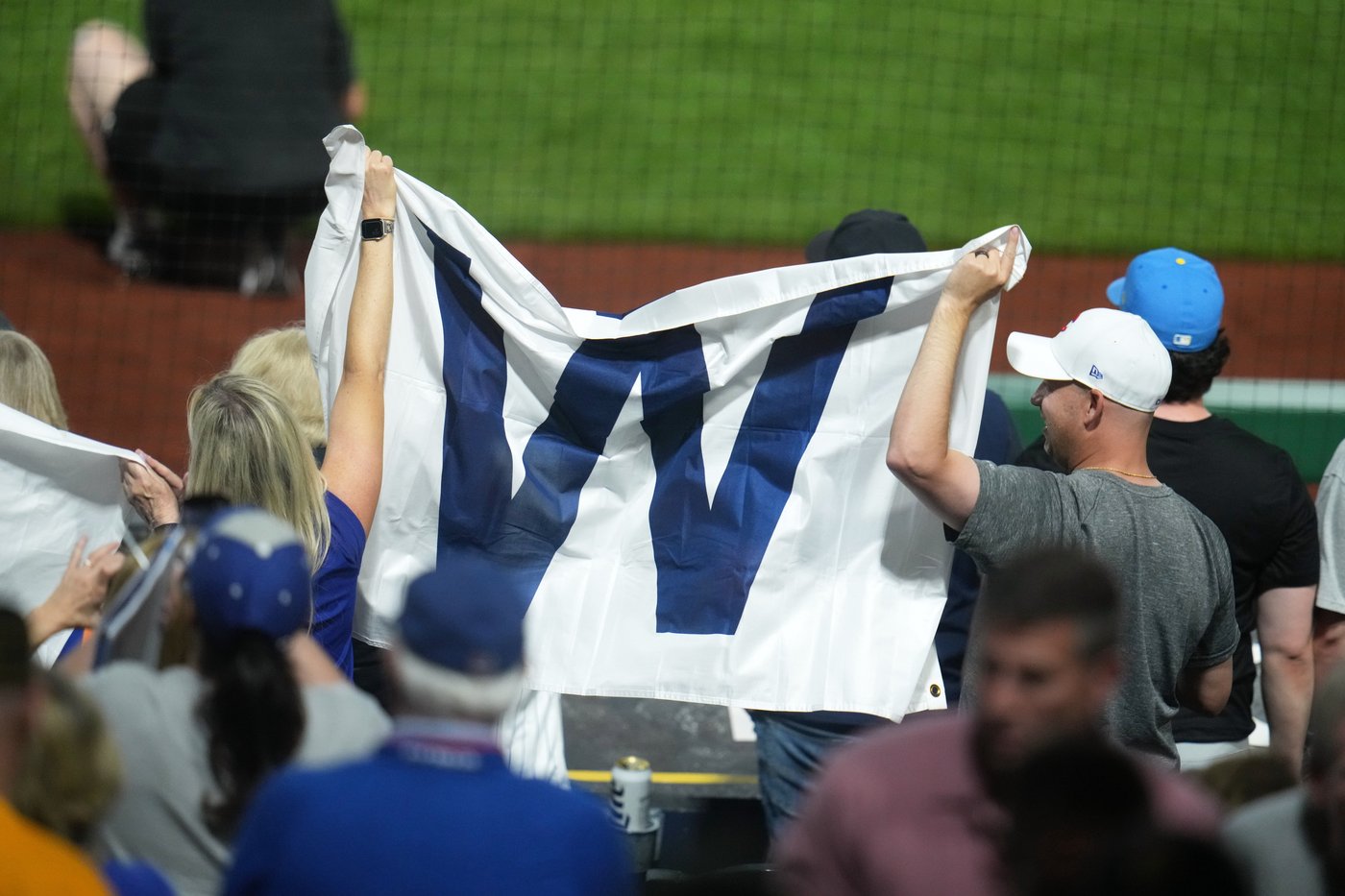 Cubs snap 10-game losing streak as Ian Happ has 3-run homer, 5 RBIs in 10-4 win over Pirates | iNFOnews.ca Cubs snap 10-game losing streak as Ian Happ has 3-run homer, 5 RBIs in 10-4 win over Pirates | iNFOnews.ca