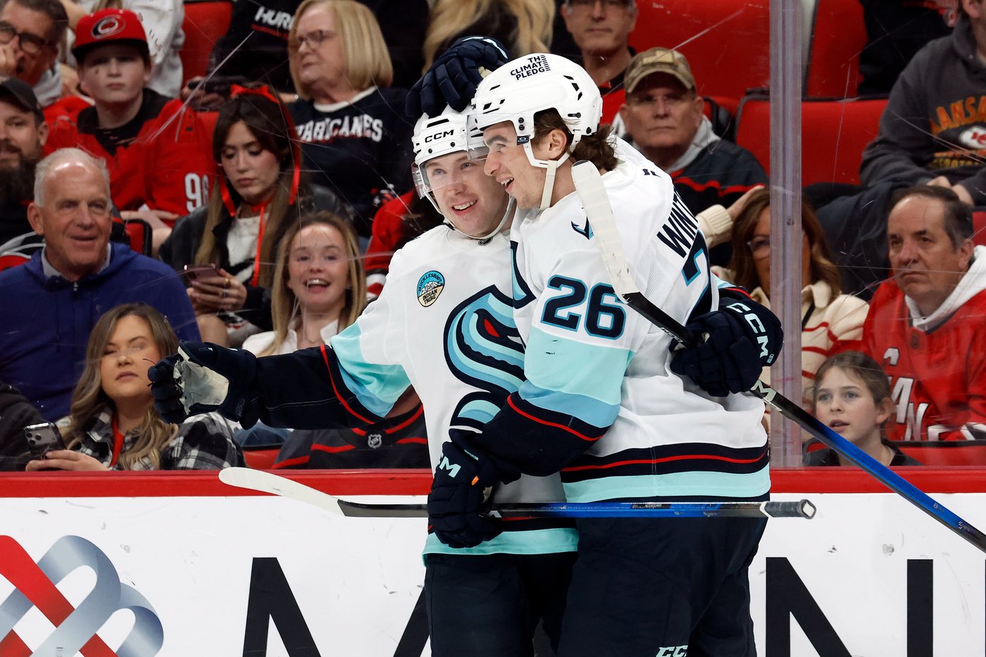 Kraken rally from 2 goals down and beat Rangers 4-2 | iNFOnews.ca