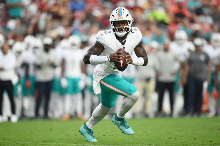 Dolphins' Malik Willis has impressive start, Marcus Mariota injured as Commanders win 20-7 | iNFOnews.ca