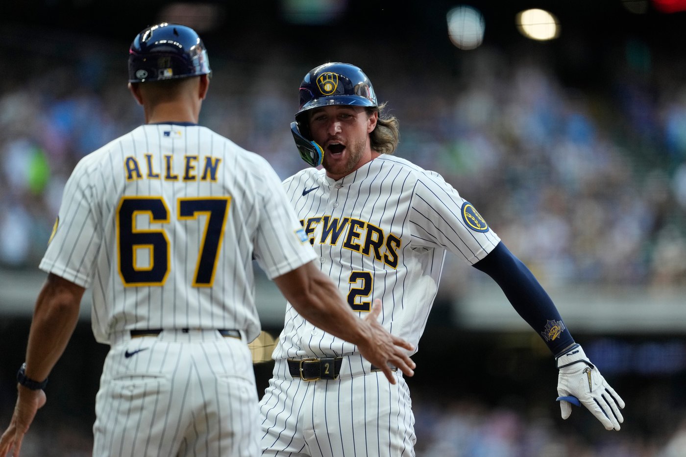 Andrew Vaughn knocks home go-ahead run in 8th inning as Brewers defeat Twins 4-3 | iNFOnews.ca Andrew Vaughn knocks home go-ahead run in 8th inning as Brewers defeat Twins 4-3 | iNFOnews.ca