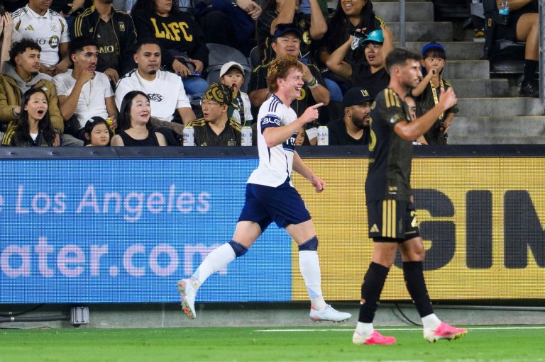 Oliver Larraz scores a goal for 10-man Whitecaps in 1-1 tie with LAFC | iNFOnews.ca