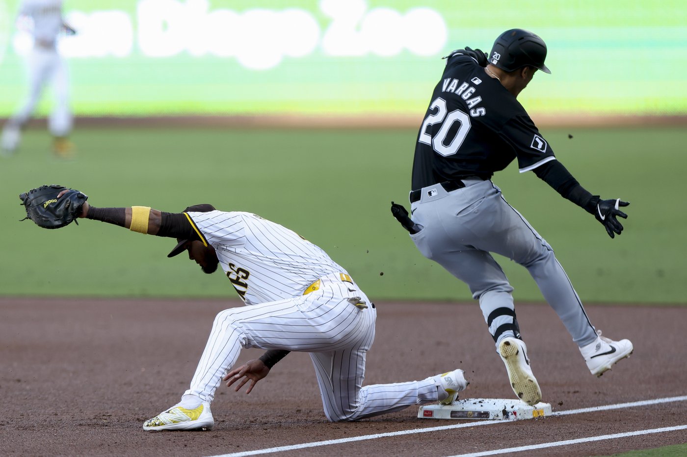 White Sox lose 119th game to tie the AL record as the Padres win 6-2 behind 3 home runs | iNFOnews.ca