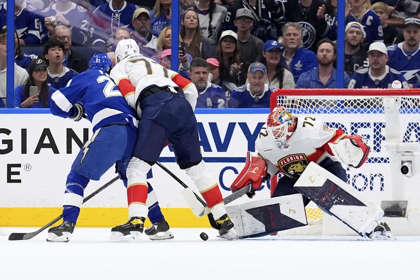 Schmidt scores again as Panthers beat Lightning 2-0 for 2-0 series lead | iNFOnews.ca