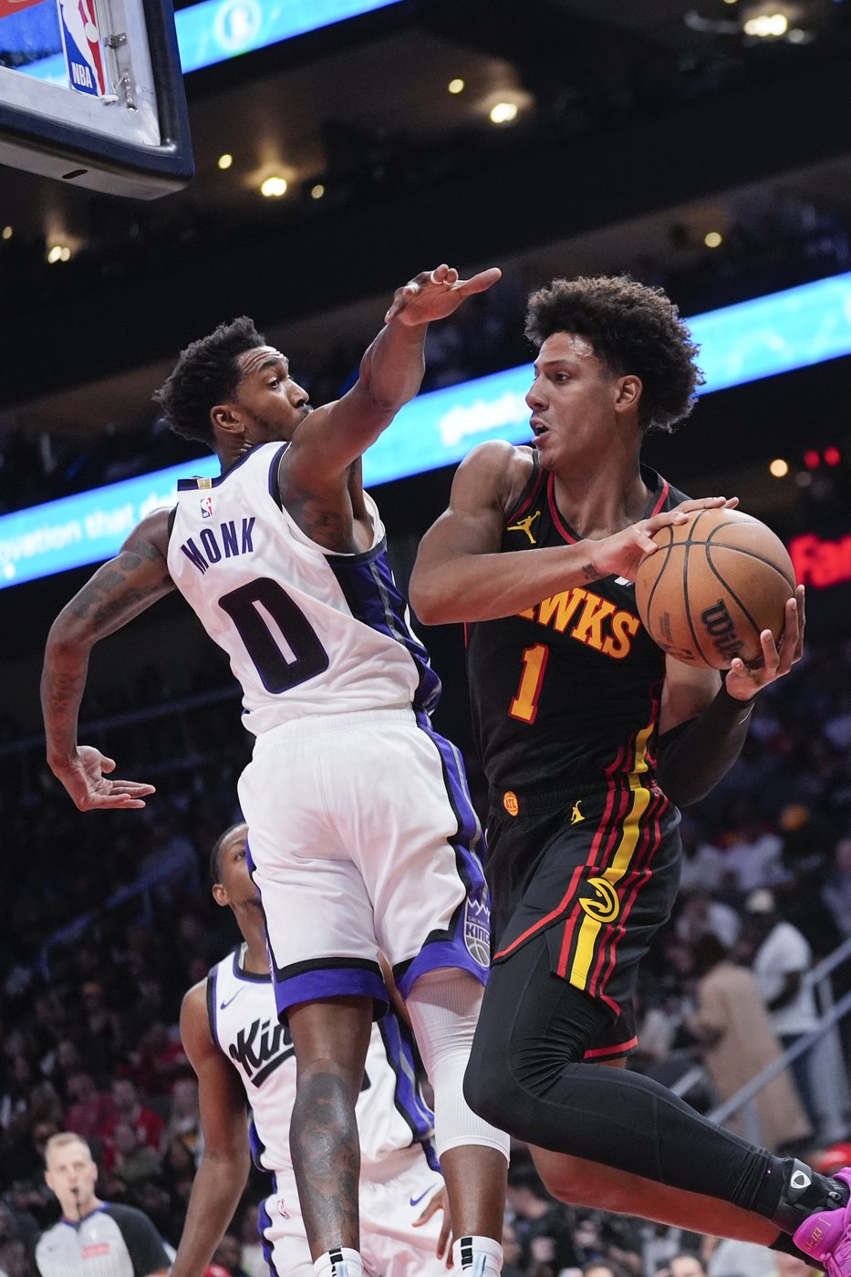 De'Aaron Fox leads Kings to 123-115 win over short-handed Hawks | iNFOnews.ca