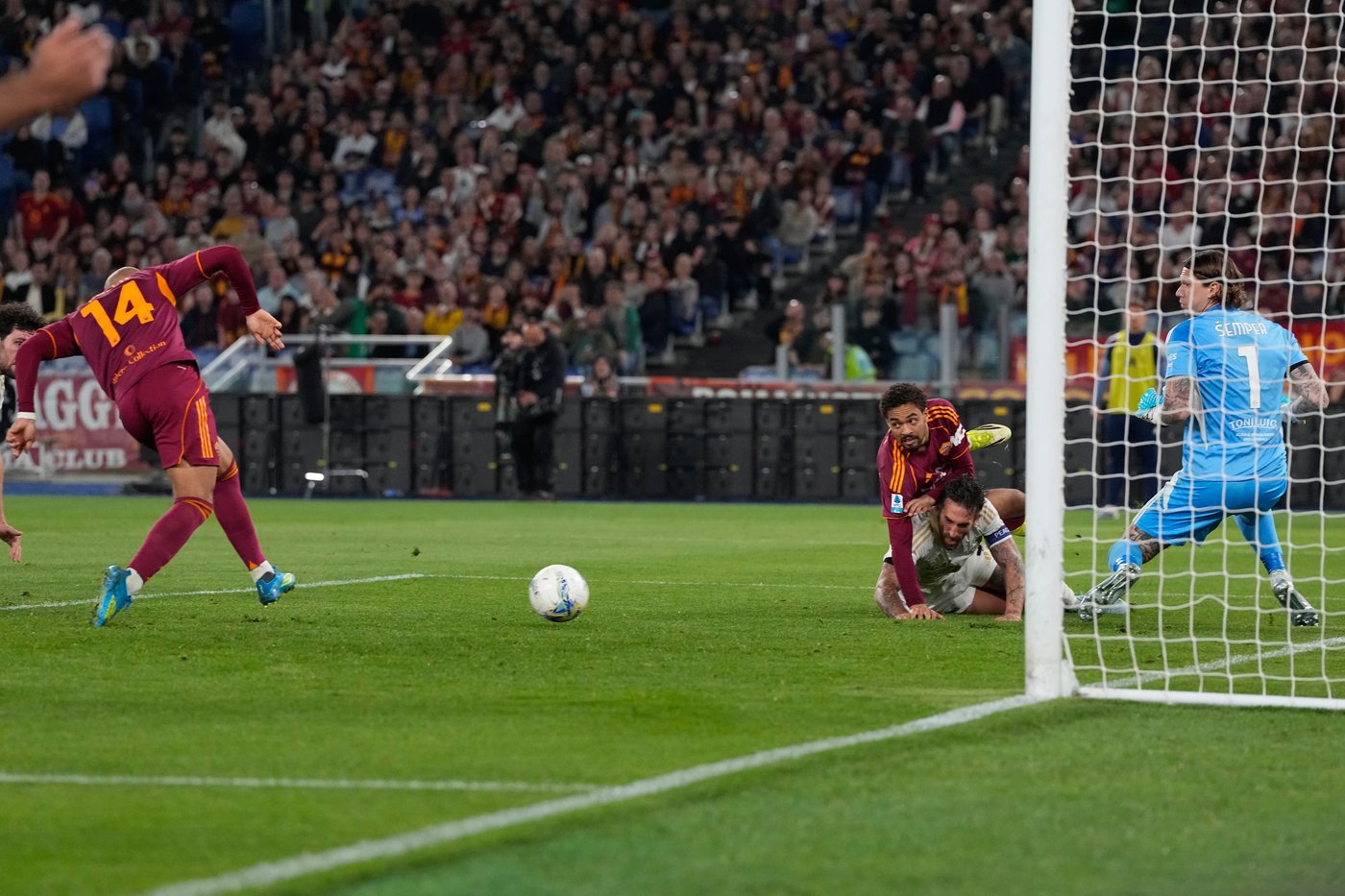 Malen hat trick gives Roma comfortable win over Serie A struggler Pisa | iNFOnews.ca Malen hat trick gives Roma comfortable win over Serie A struggler Pisa | iNFOnews.ca