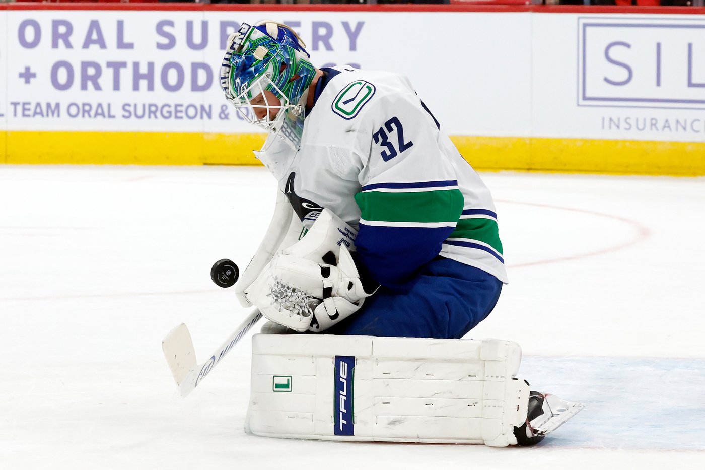 Aho scores in OT to lift Hurricanes to 4-3 win over Canucks | iNFOnews.ca Aho scores in OT to lift Hurricanes to 4-3 win over Canucks | iNFOnews.ca