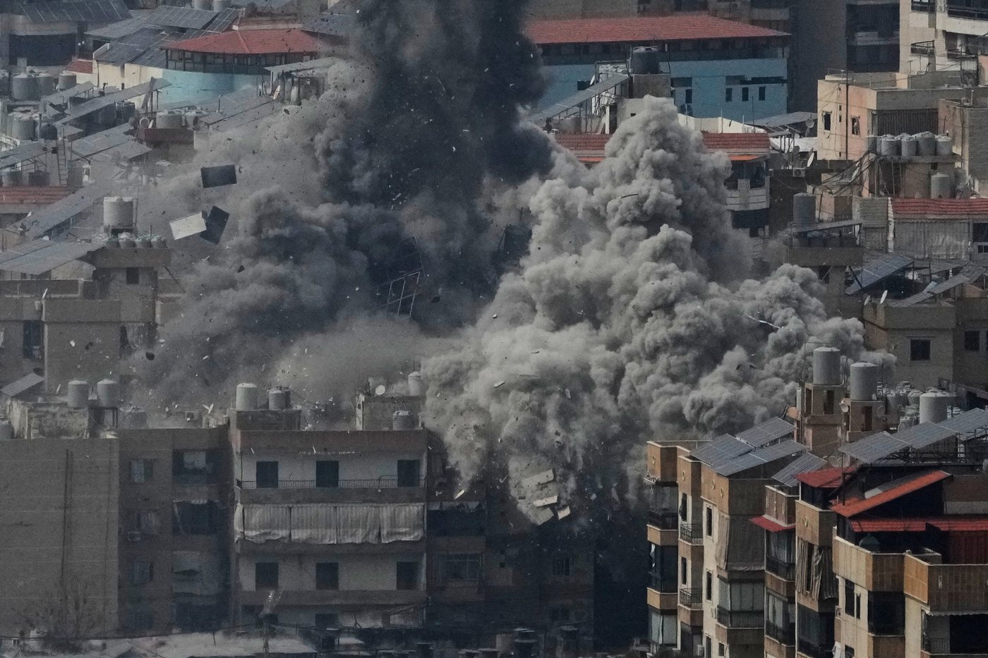 Photos show US-Israeli strikes and Iran's response | iNFOnews.ca