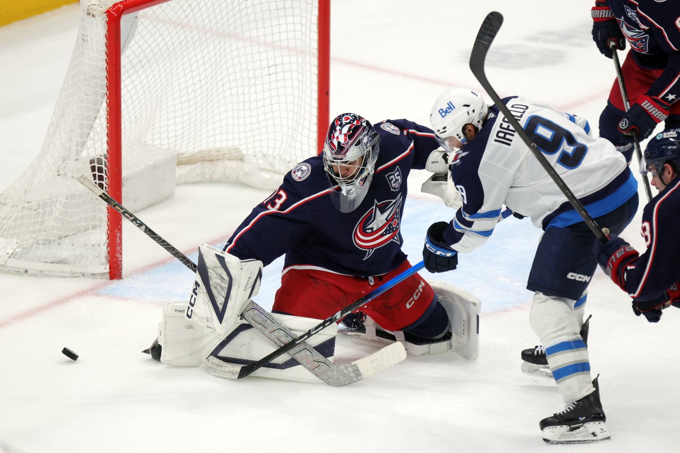 Connor scores twice as the Jets beat the Blue Jackets 2-1 to stay in the playoff hunt | iNFOnews.ca