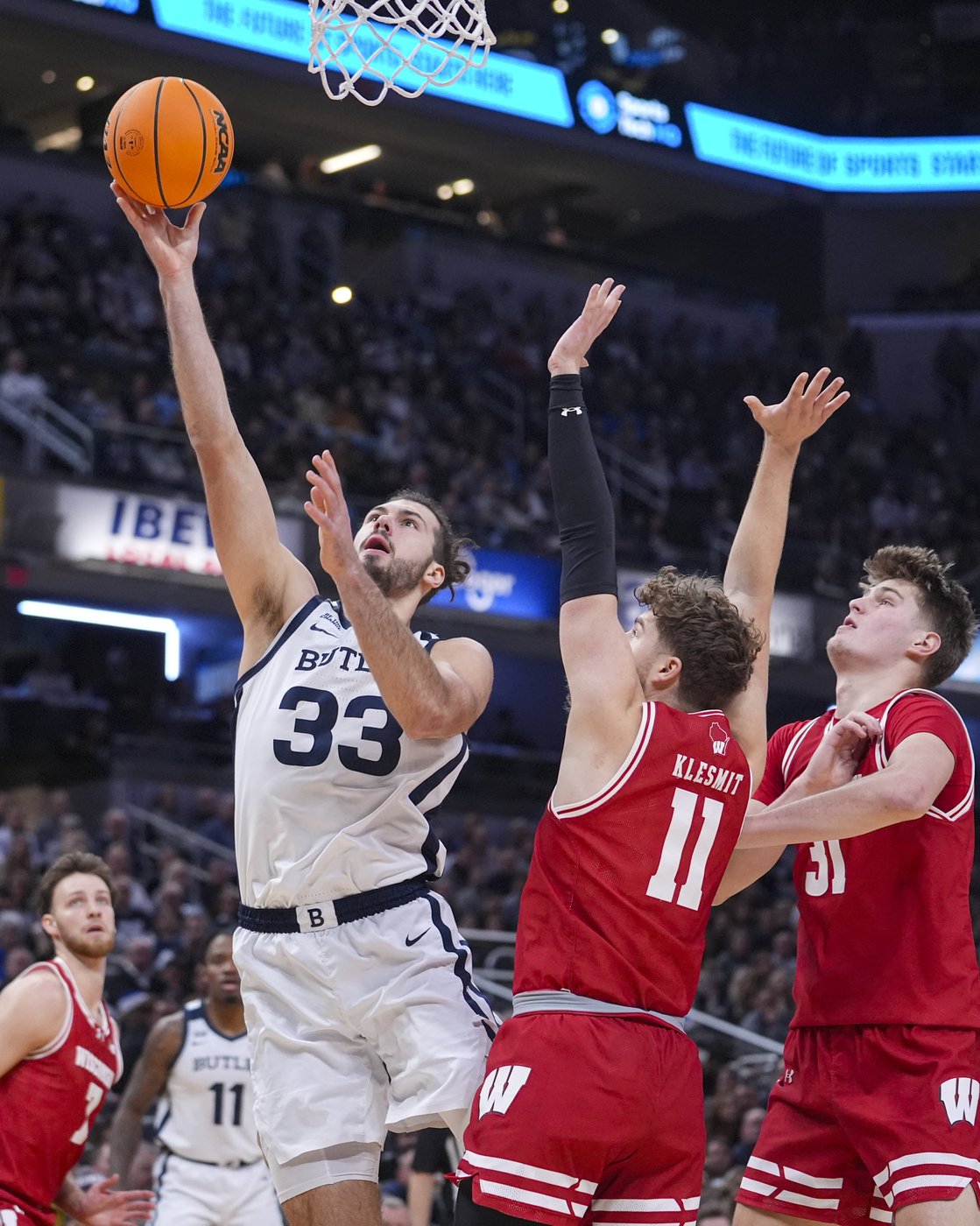 Nolan Winter scores a season-high 20 points to help No. 20 Wisconsin get past Butler 83-74 | iNFOnews.ca