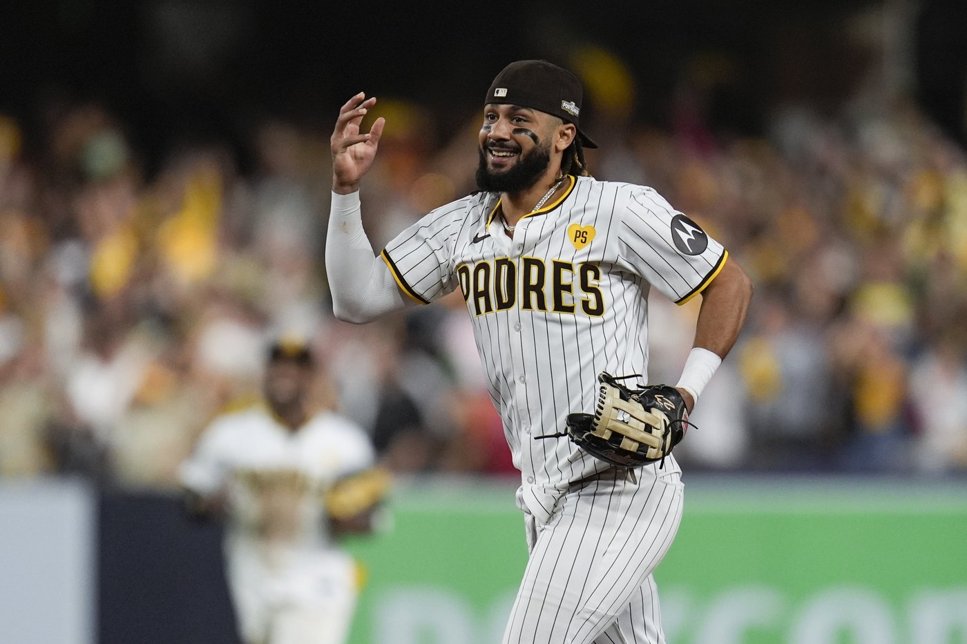 Higashioka's homer starts rally as Padres beat Braves 5-4 to sweep NL Wild Card Series | iNFOnews.ca