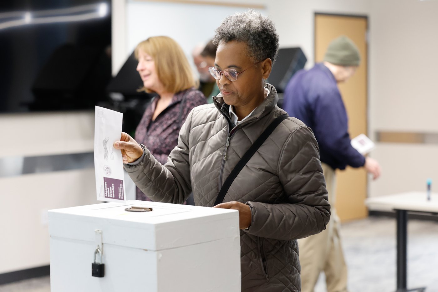 Wisconsin voters cast ballots under national spotlight to decide control of the state Supreme Court | iNFOnews.ca