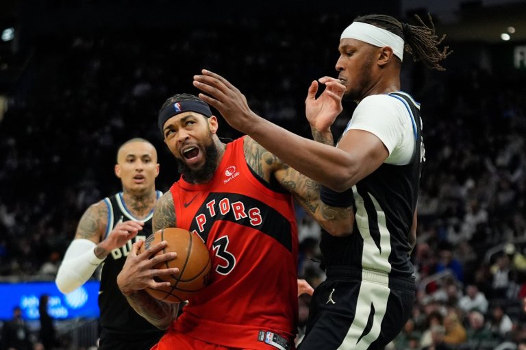 Raptors beat Bucks 122-94 and end Milwaukee's 3-game win streak | iNFOnews.ca