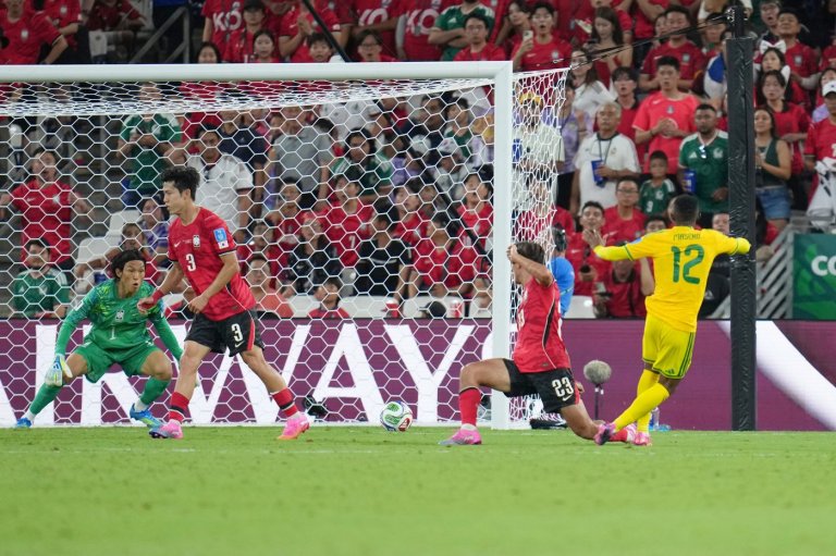 South Africa reaches World Cup knockout round for 1st time with 1-0 win over South Korea | iNFOnews.ca