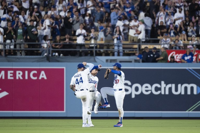 Dodgers clinch 13th straight postseason berth as Kershaw pitches final regular-season home game | iNFOnews.ca
