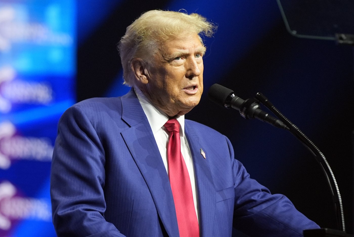 Trump accused of groping a woman in 1993 while Jeffrey Epstein watched | iNFOnews.ca