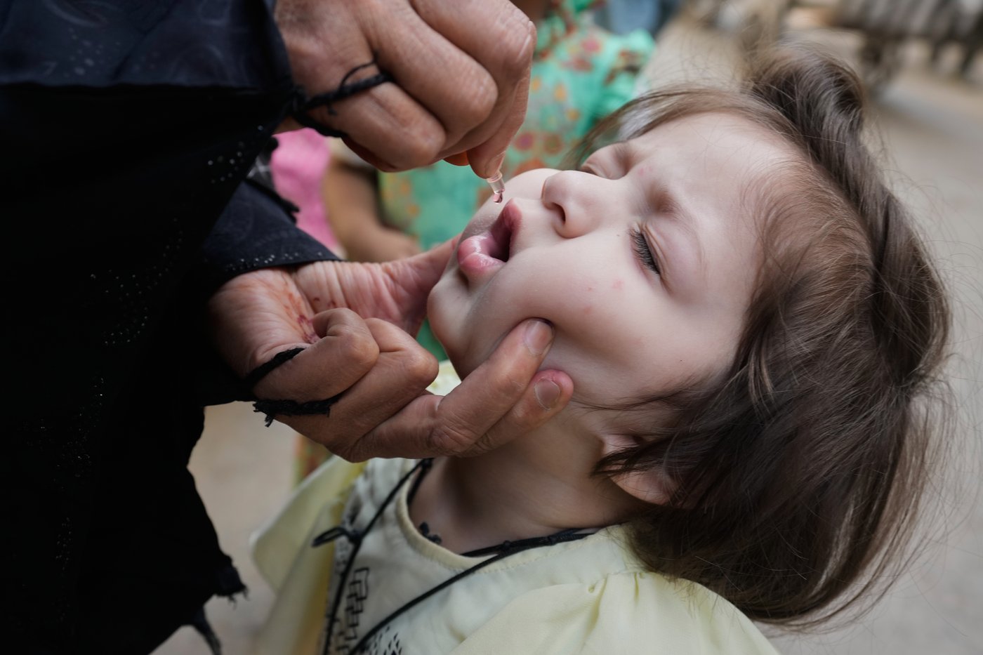 Suspected militants kill police officer assigned to guard polio team as nationwide campaign begins | iNFOnews.ca Suspected militants kill police officer assigned to guard polio team as nationwide campaign begins | iNFOnews.ca