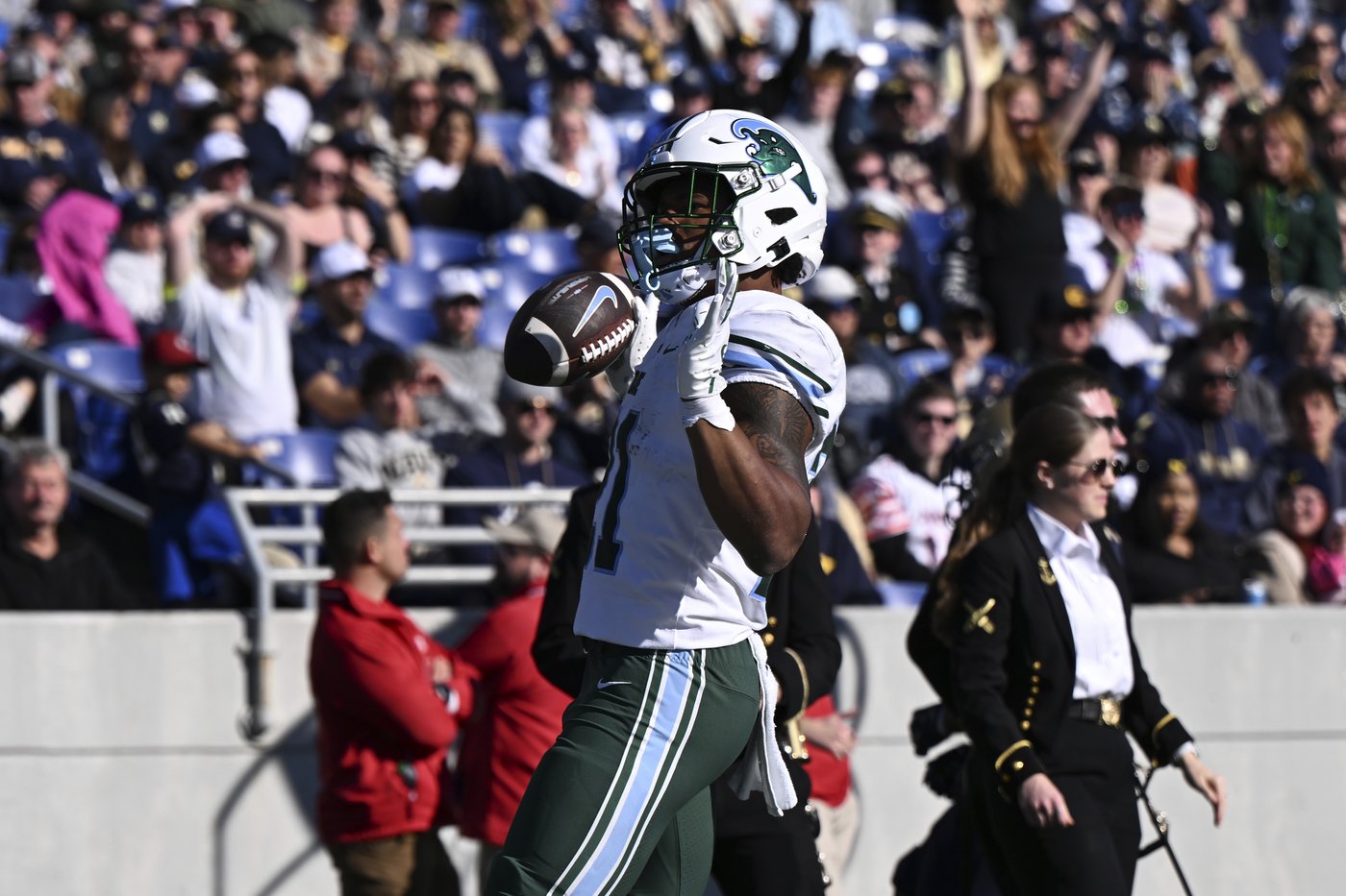 No. 25 Tulane routs Navy 35-0 to clinch a spot in the AAC championship game | iNFOnews.ca No. 25 Tulane routs Navy 35-0 to clinch a spot in the AAC championship game | iNFOnews.ca