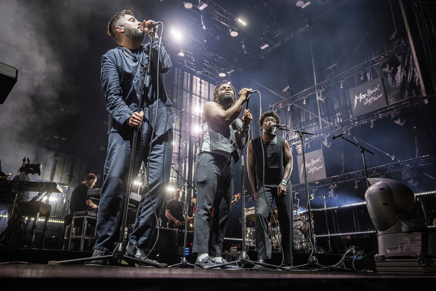 Singapore bans 2 Massive Attack members after pro-Palestinian display at concert | iNFOnews.ca Singapore bans 2 Massive Attack members after pro-Palestinian display at concert | iNFOnews.ca