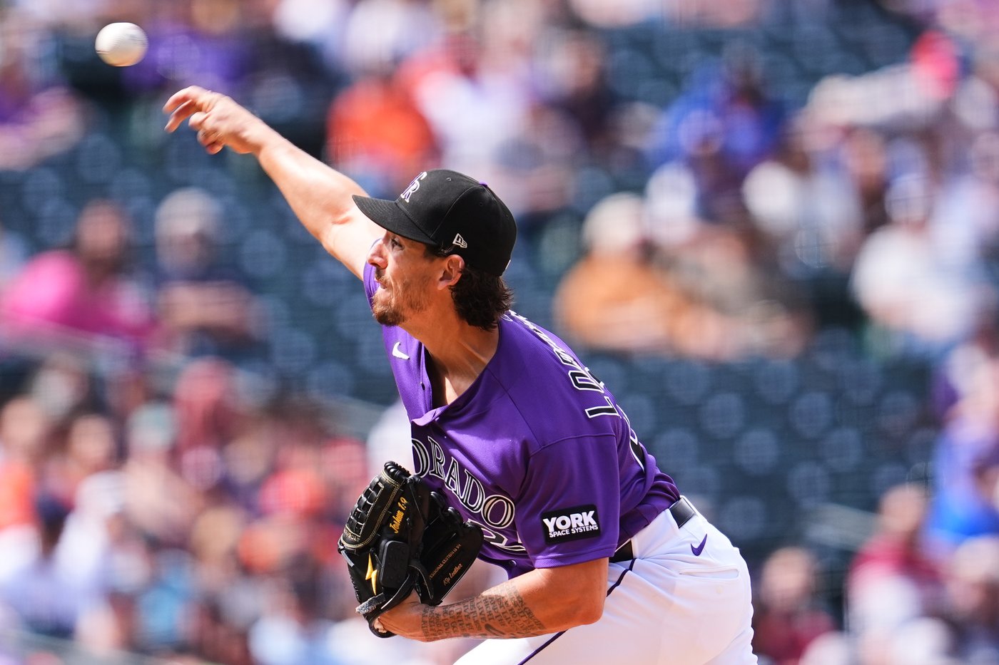 Michael Lorenzen throws efficiently into the 6th, Rockies beat Astros 9-1 to complete 3-game sweep | iNFOnews.ca