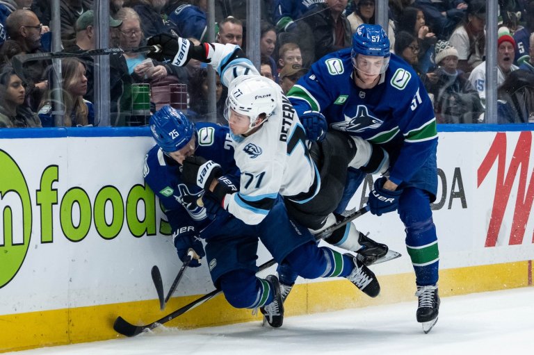 'It's tough': Struggling Canucks searching for answers after another loss | iNFOnews.ca