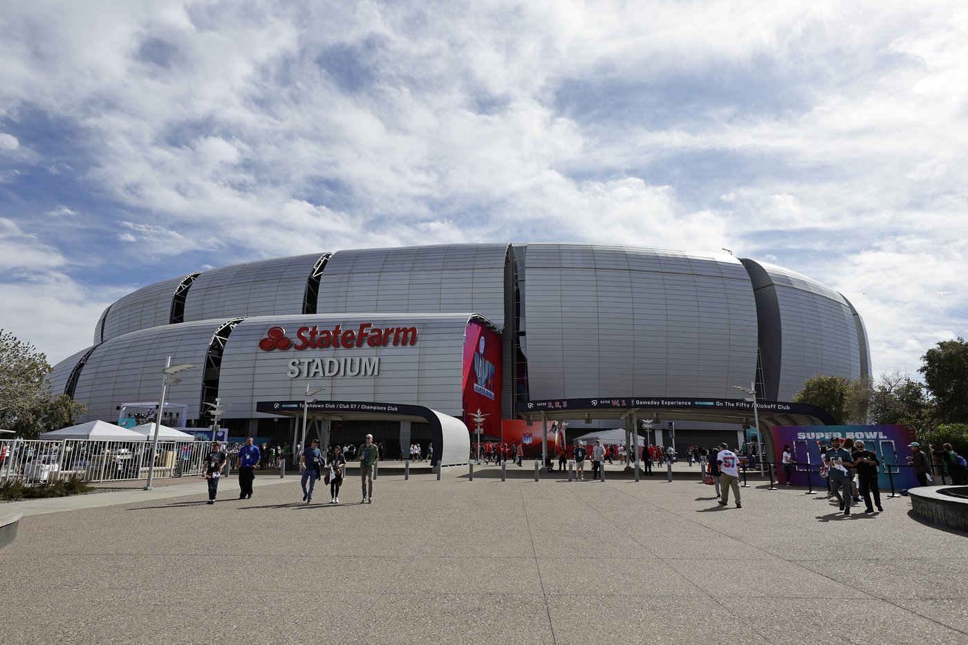 What to know about State Farm Stadium, the venue hosting Charlie Kirk's memorial service Sunday | iNFOnews.ca