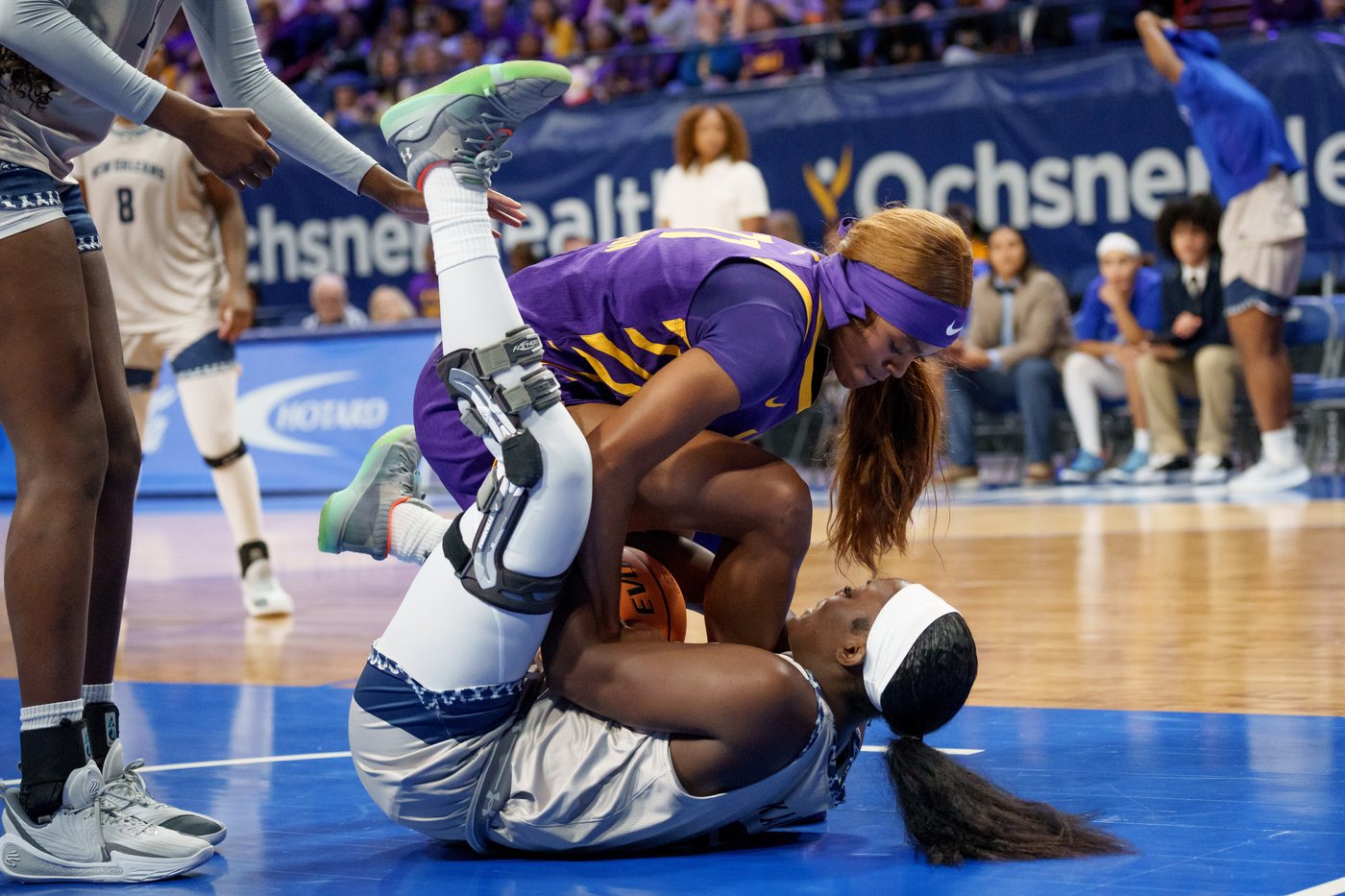 Kate Koval has career-high 22 points in No. 5 LSU's 126-62 romp over winless UNO | iNFOnews.ca Kate Koval has career-high 22 points in No. 5 LSU's 126-62 romp over winless UNO | iNFOnews.ca