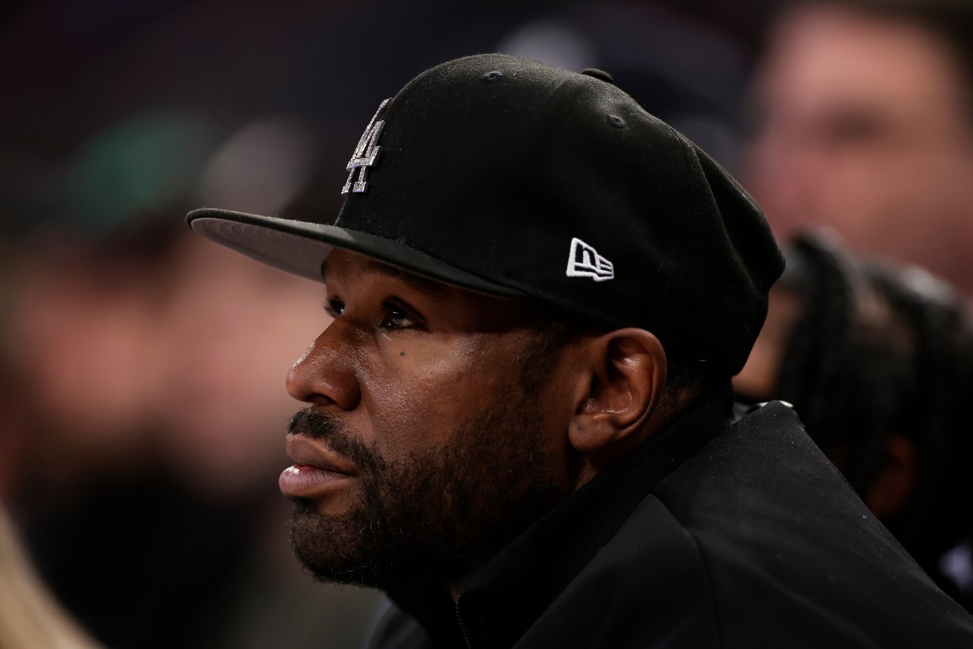 Unbeaten Floyd Mayweather says he will return to pro boxing 9 years after his retirement | iNFOnews.ca