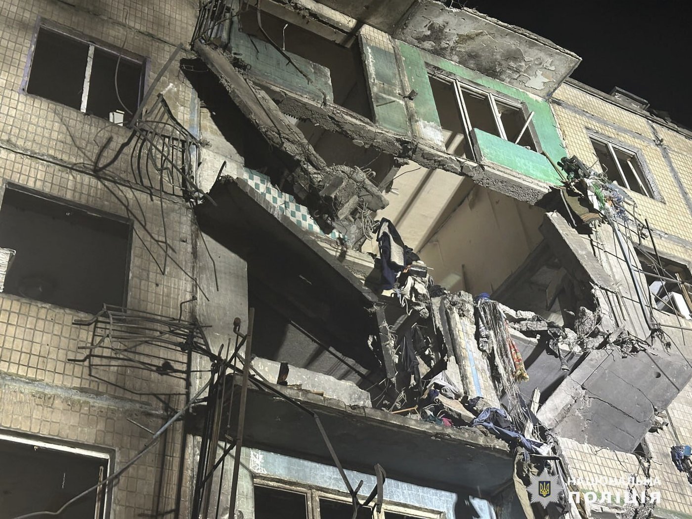 12 injured after a Russian glide bomb smashes into a Ukrainian apartment building | iNFOnews.ca 12 injured after a Russian glide bomb smashes into a Ukrainian apartment building | iNFOnews.ca