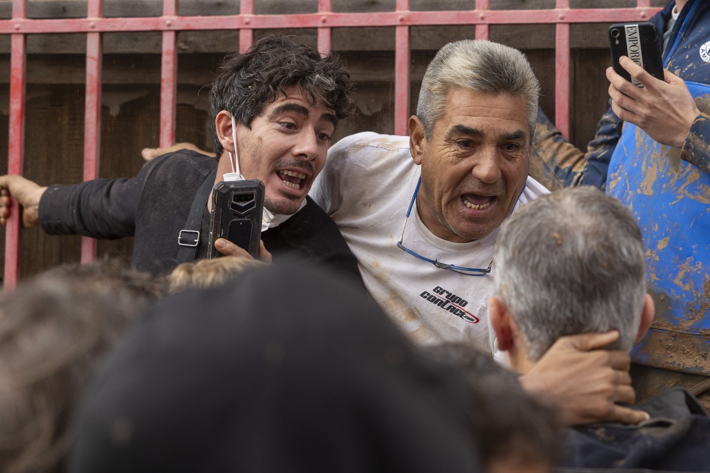Spain flood survivors hurl mud at the royals and top government officials | iNFOnews.ca