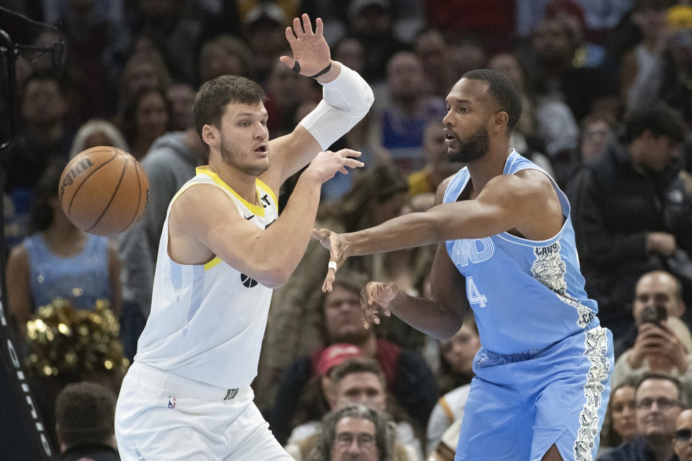 Darius Garland scores 23 and NBA-best Cavaliers beat Jazz 124-113 for 17th home win in 18 games | iNFOnews.ca