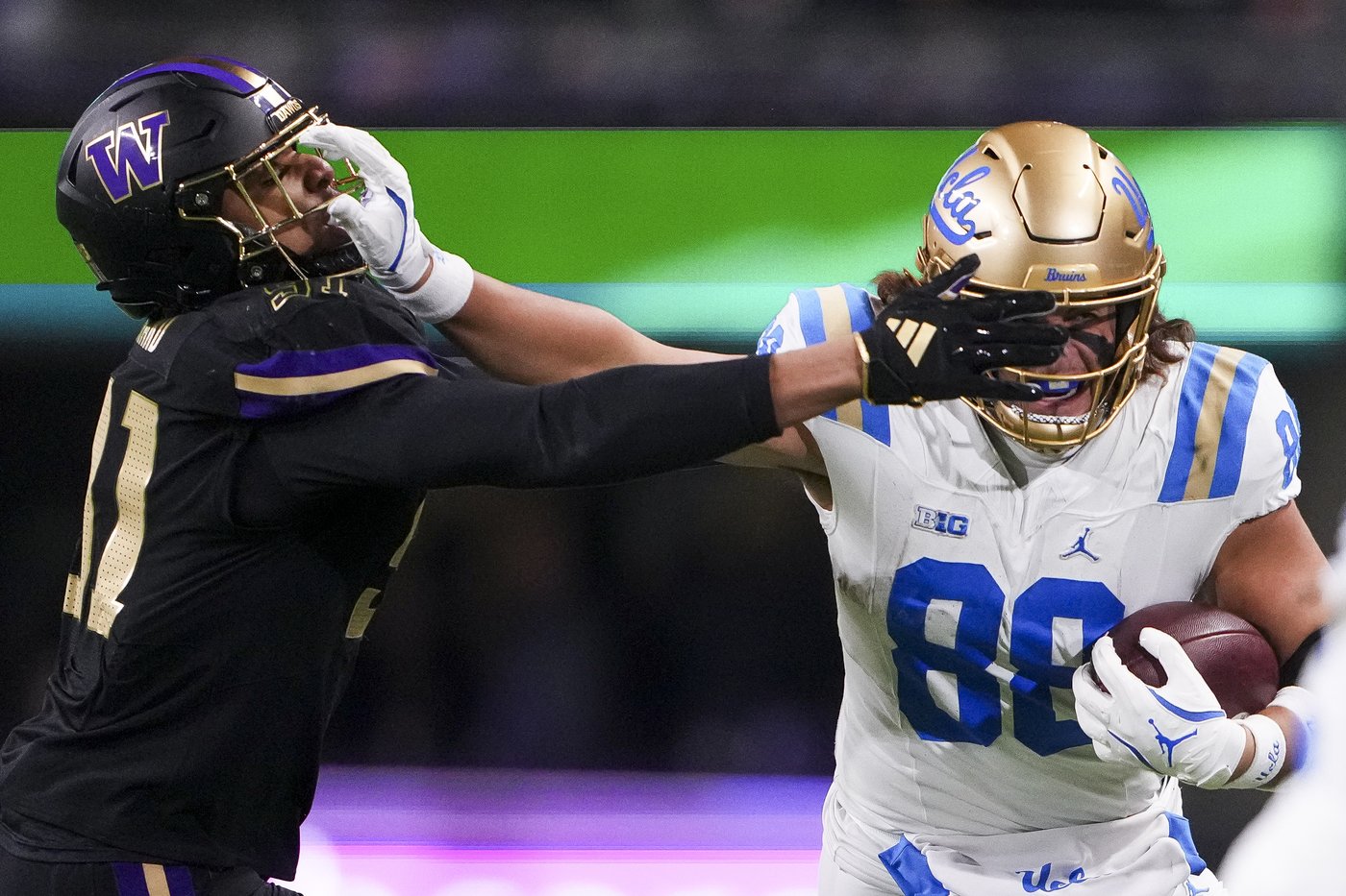 Desmond Williams Jr., Jonah Coleman lead Washington past UCLA 31-19 for bowl eligibility | iNFOnews.ca