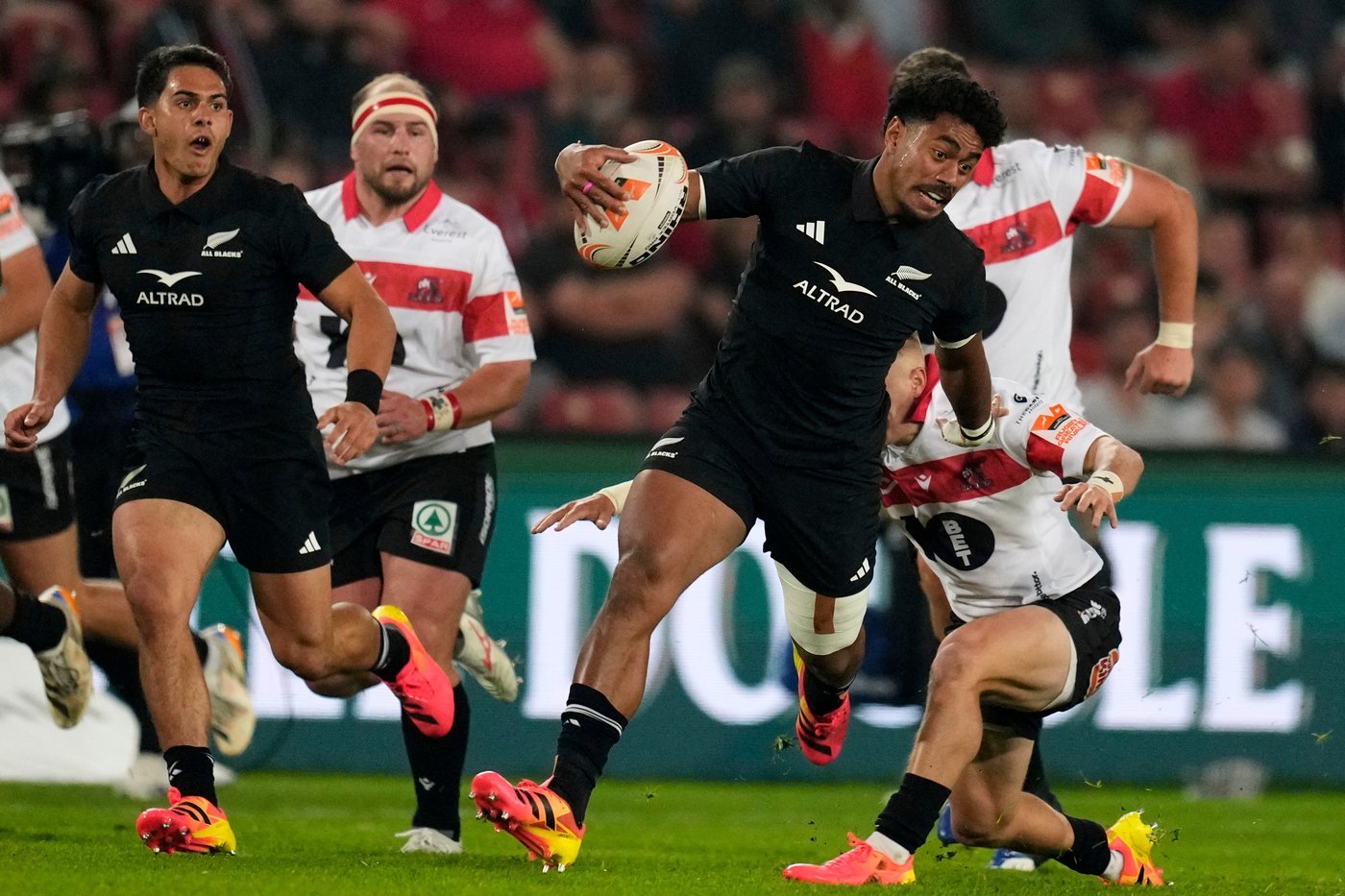 All Blacks need late surge to overcome the Lions 41-35 in scare at Ellis Park | iNFOnews.ca All Blacks need late surge to overcome the Lions 41-35 in scare at Ellis Park | iNFOnews.ca